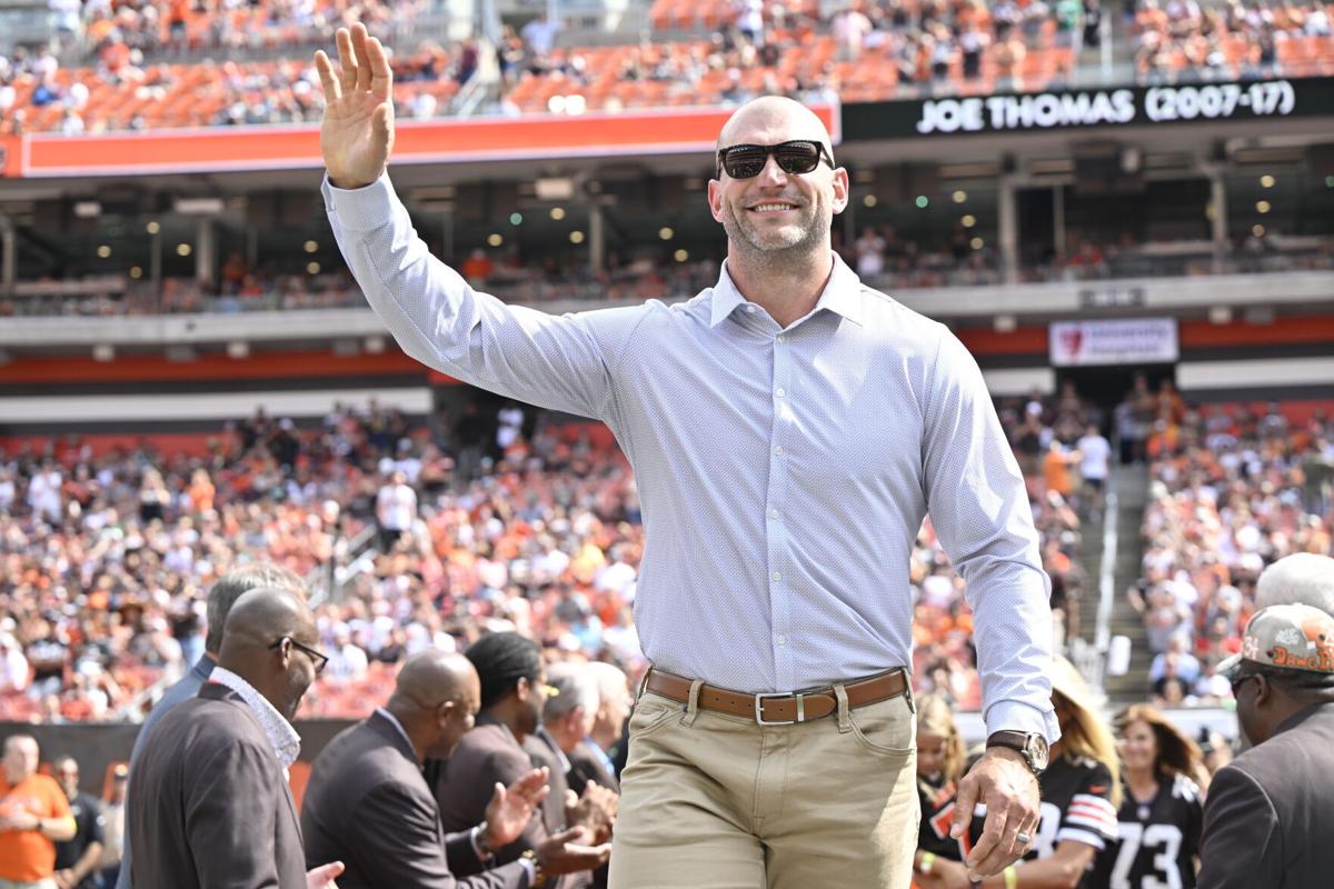 Wisconsin alum Joe Thomas a step closer to Pro Football Hall of Fame