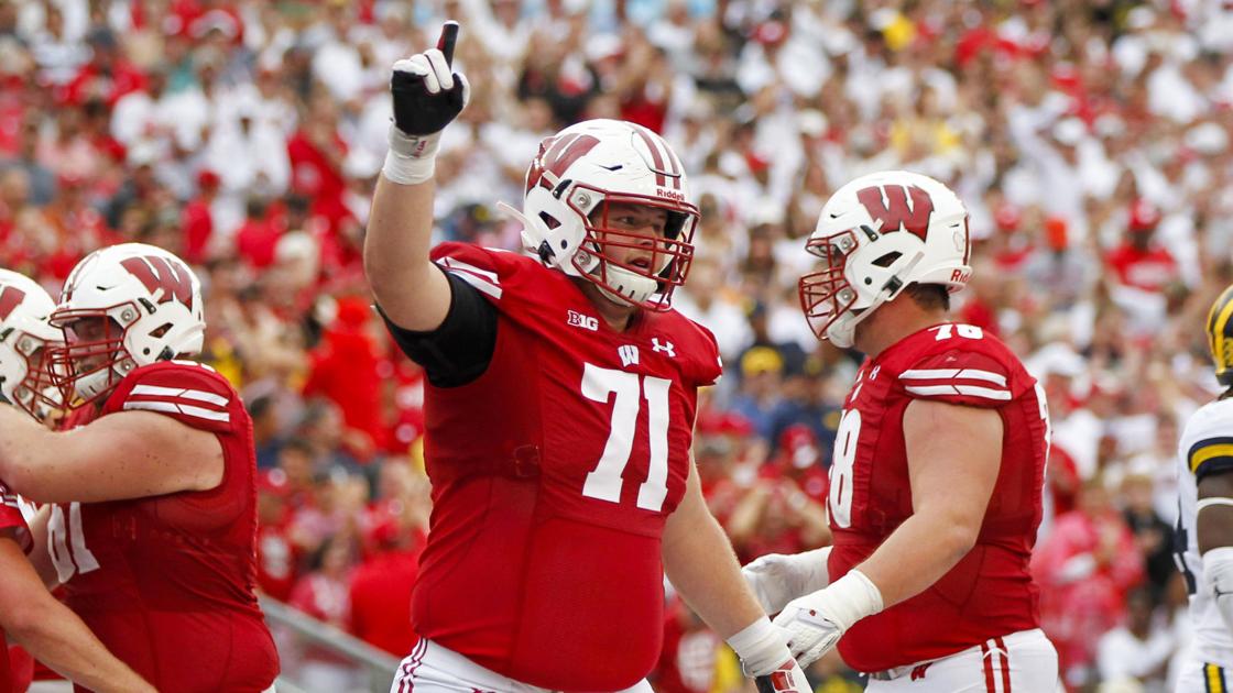 Badgers Offensive Line Looks To Bounce Back Lead The Way College Football Madison Com