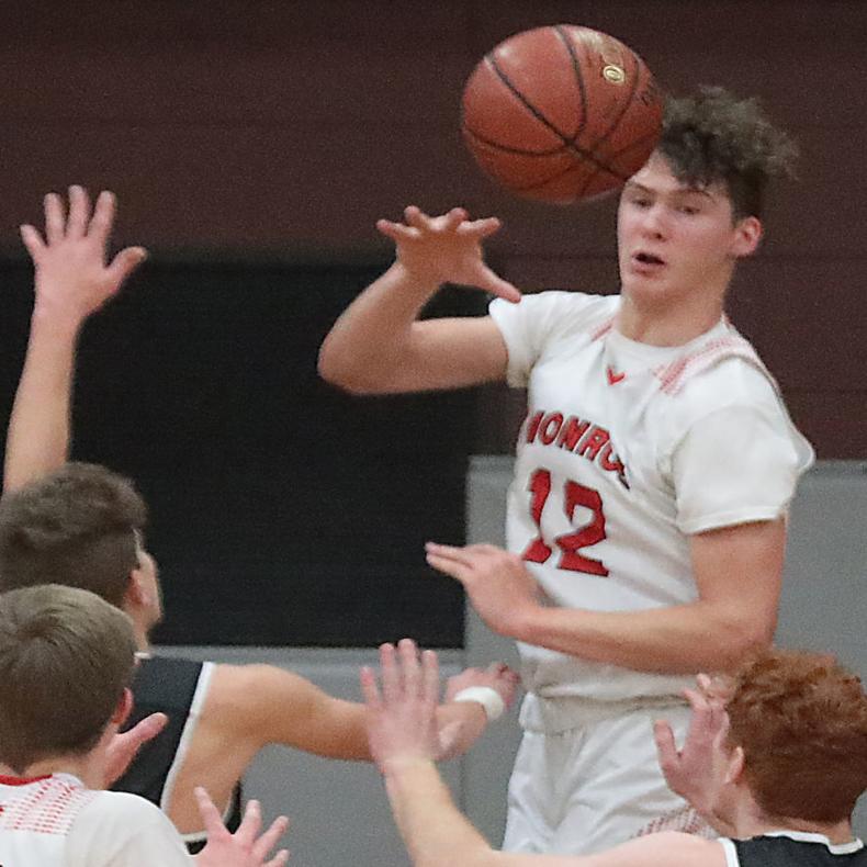 Wiaa Boys Basketball Preview Monroe S Cade Meyer Has The Size