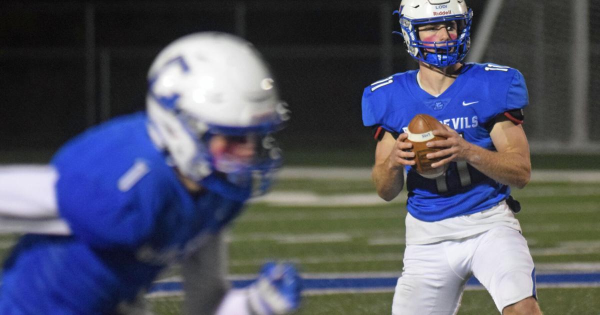 Lodi football wins state quarterfinal vs. Appleton Xavier