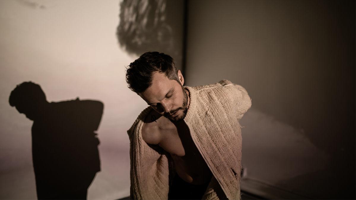 The Tallest Man On Earth Looks For Beauty In A Pretty Scary World Music Madison Com He was formerly the front man in montezumas and has toured with bon. the tallest man on earth looks for