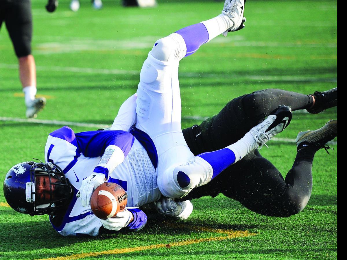 College Football Uw Whitewater Finds Enough Gumption To Hold Off