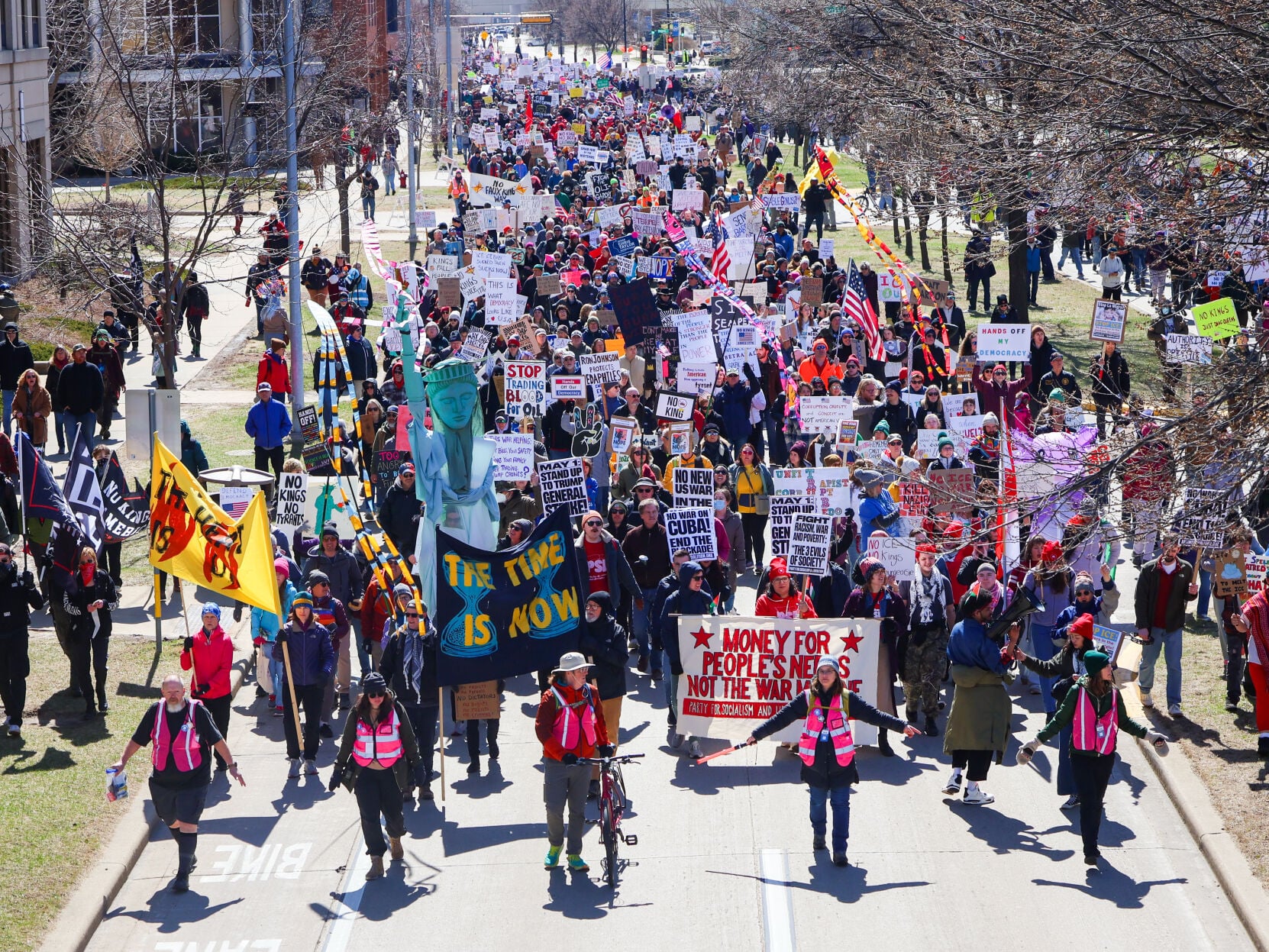Photo No Kin March Photos: Thousands turn out for 'No Kings' march and rally