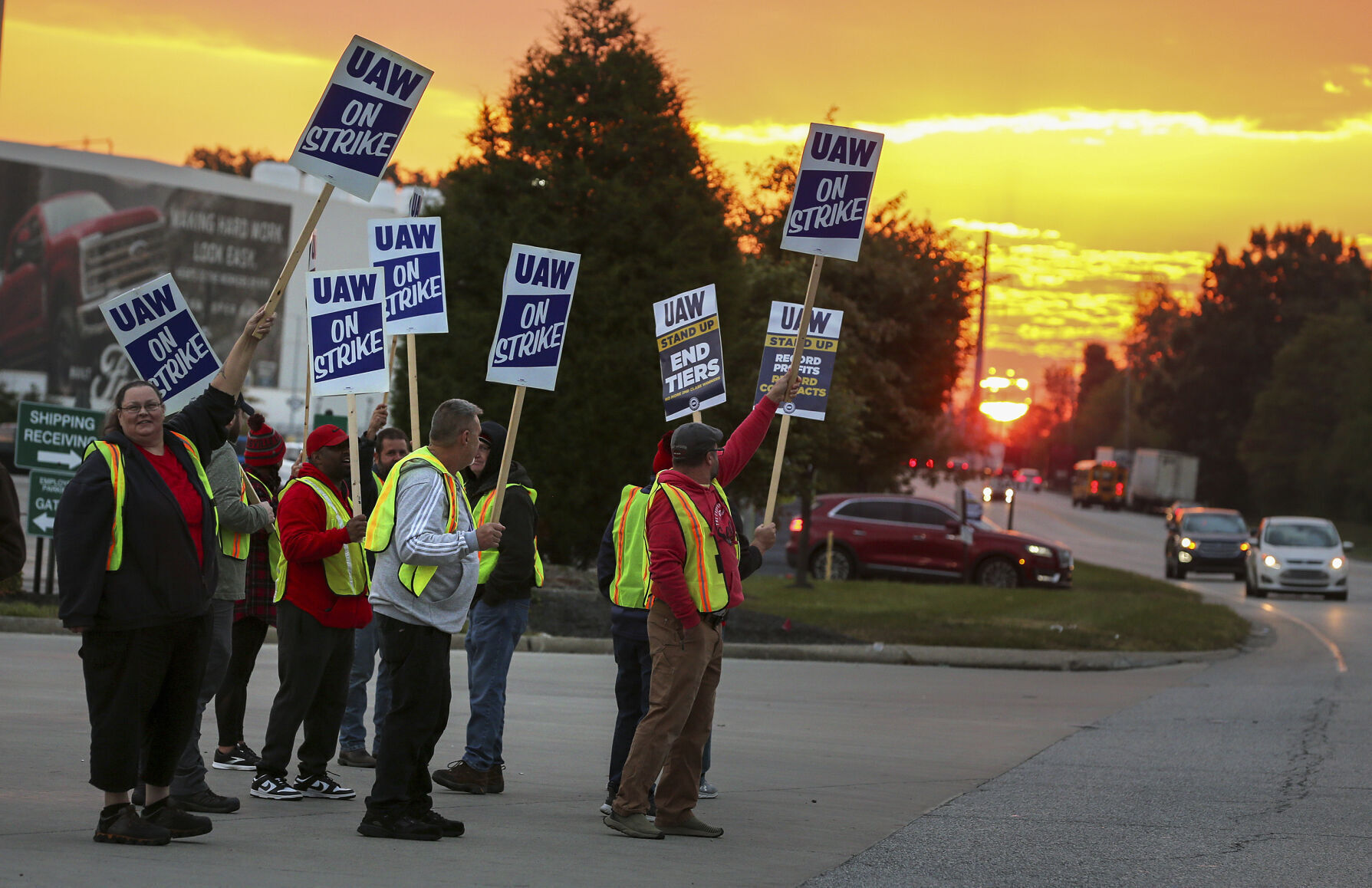 Ford, Stellantis Workers Join GM In Approving Union Deals