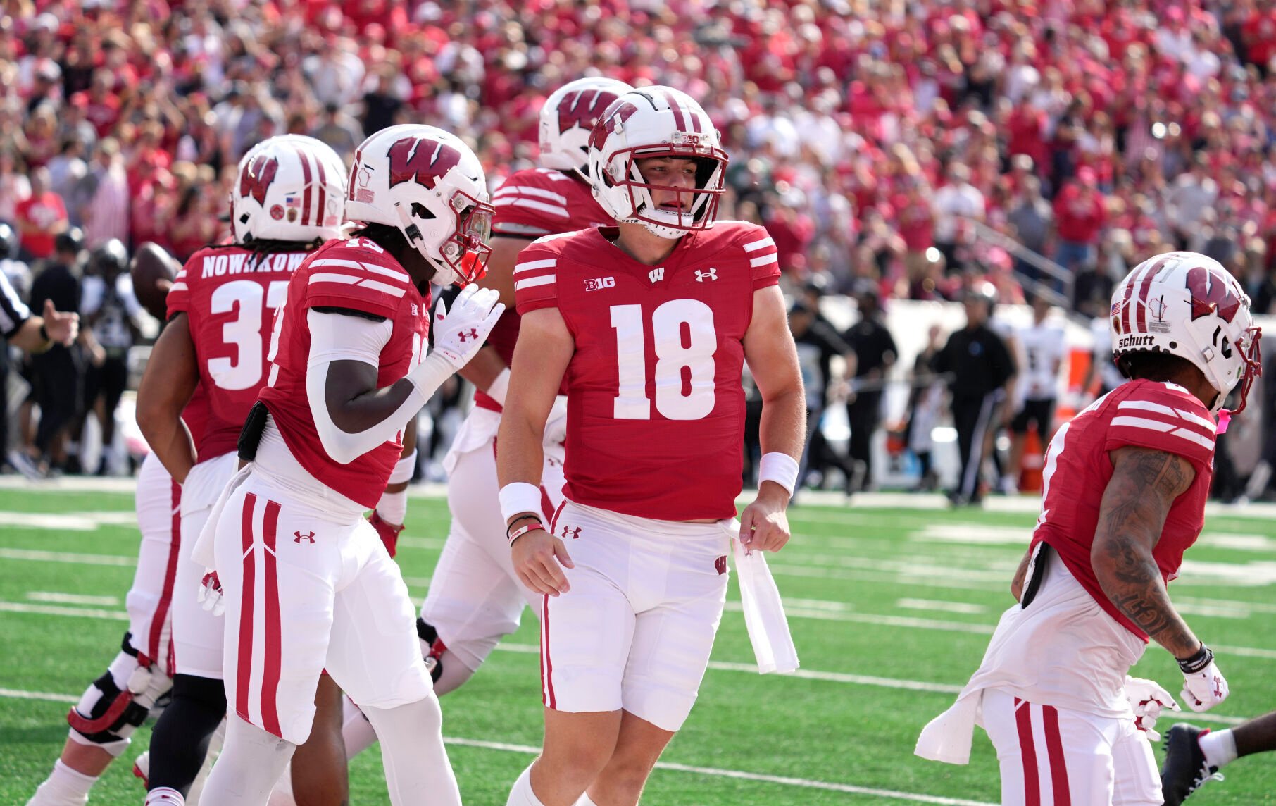 Braedyn Locke On Staying At Wisconsin, Life As Starting QB