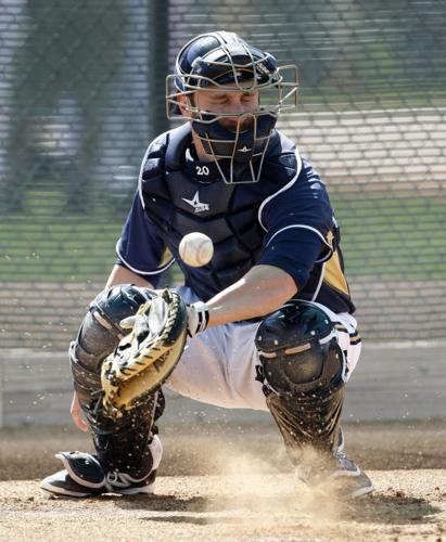 Jonathan Lucroy mentoring Brewers catchers