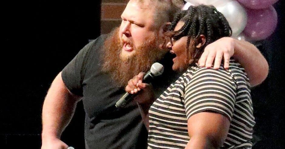 ‘The best thing I could have ever done’: Winona middle schooler interviews WWE wrestlers during visit
