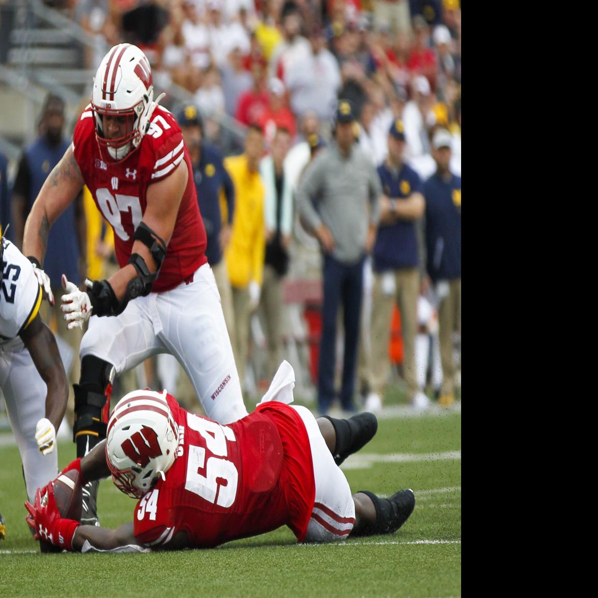 Expectations Inside Wisconsin Football Team S Locker Room Don T