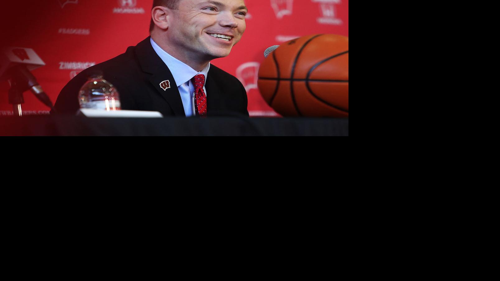 Badgers Women S Basketball Head Coach Jonathan Tsipis To Make 633 333 In 2016 17 Season Wisconsin Badgers Women S Basketball Madison Com
