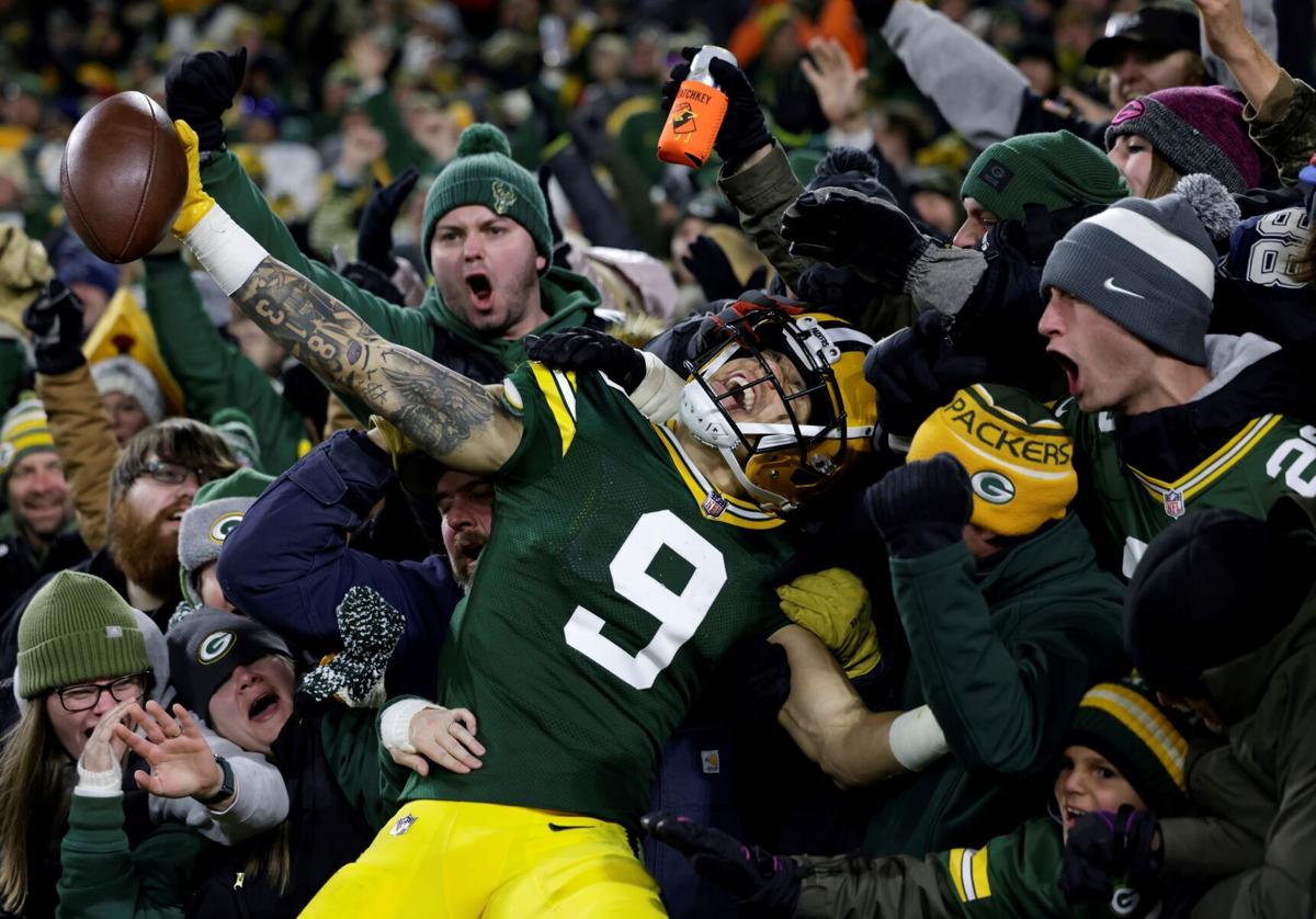 Green Bay Packers stress good balance, proper cleats on slippery surface at  Lambeau Field