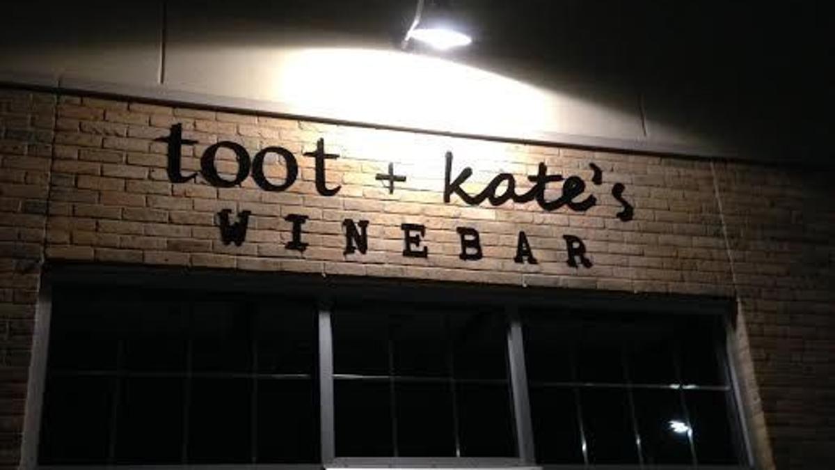 Toot Kate S Brings Wine On Tap To Verona S Main Street Food Drink Madison Com