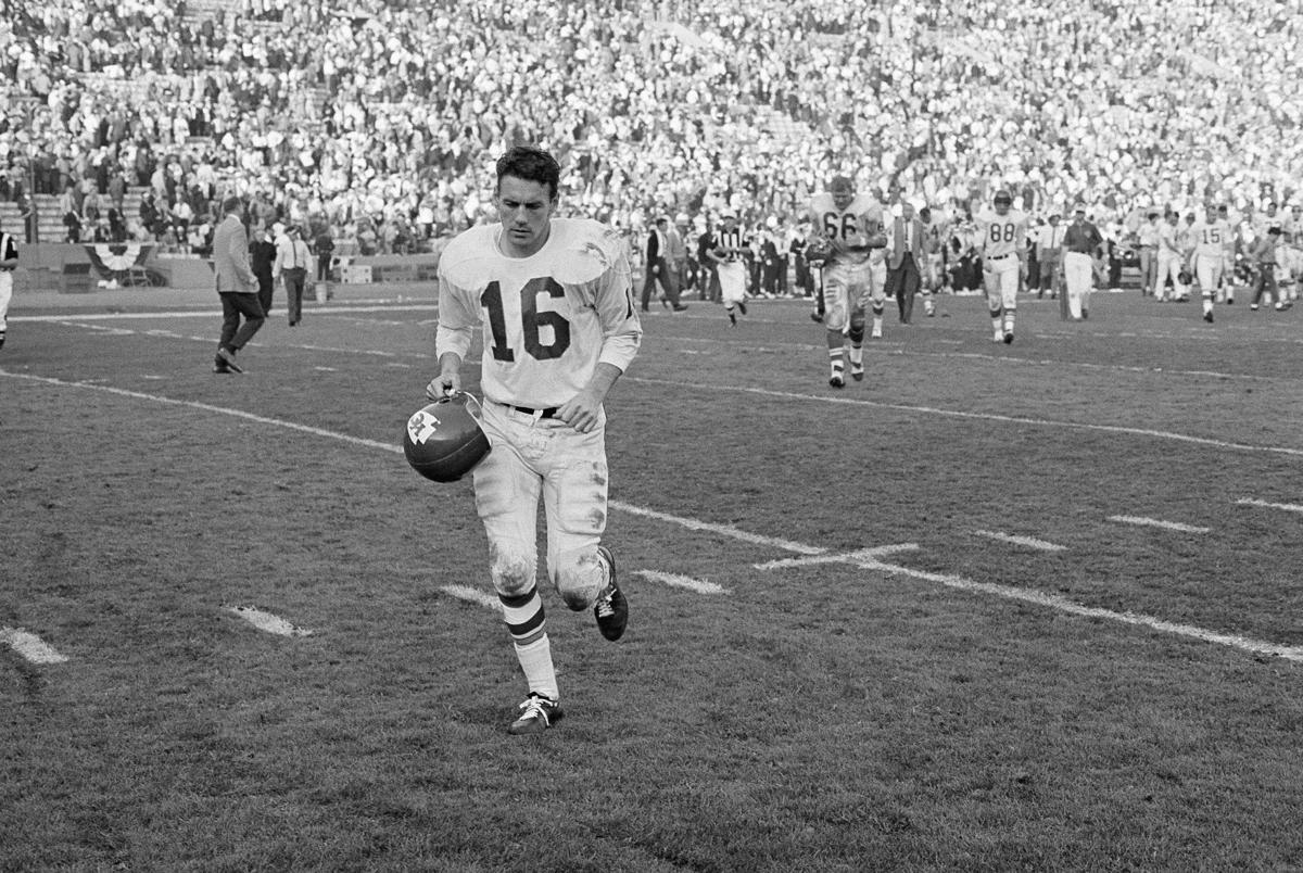 Kansas City Chiefs honor Len Dawson with No. 16 decal on helmets