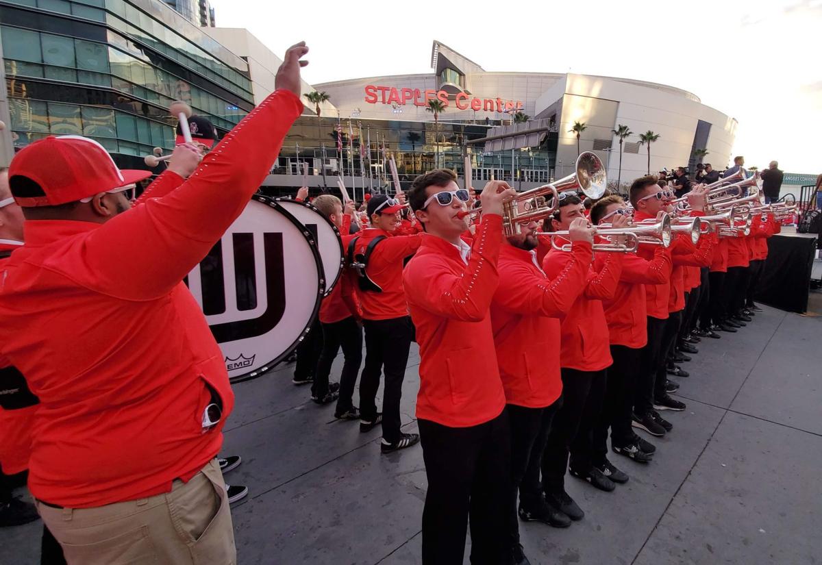 Wisconsin Badgers Fans Take Rose Bowl Opportunity To Check Off Item From Bucket List College Football Madison Com