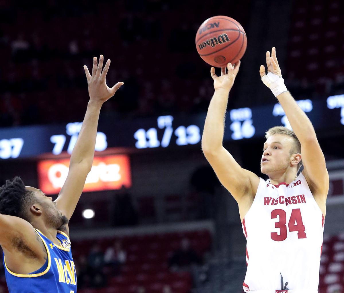 Badgers Brad Davison Under Microscope With New Rule Aimed At Eliminating Flopping Wisconsin Badgers Men S Basketball Madison Com