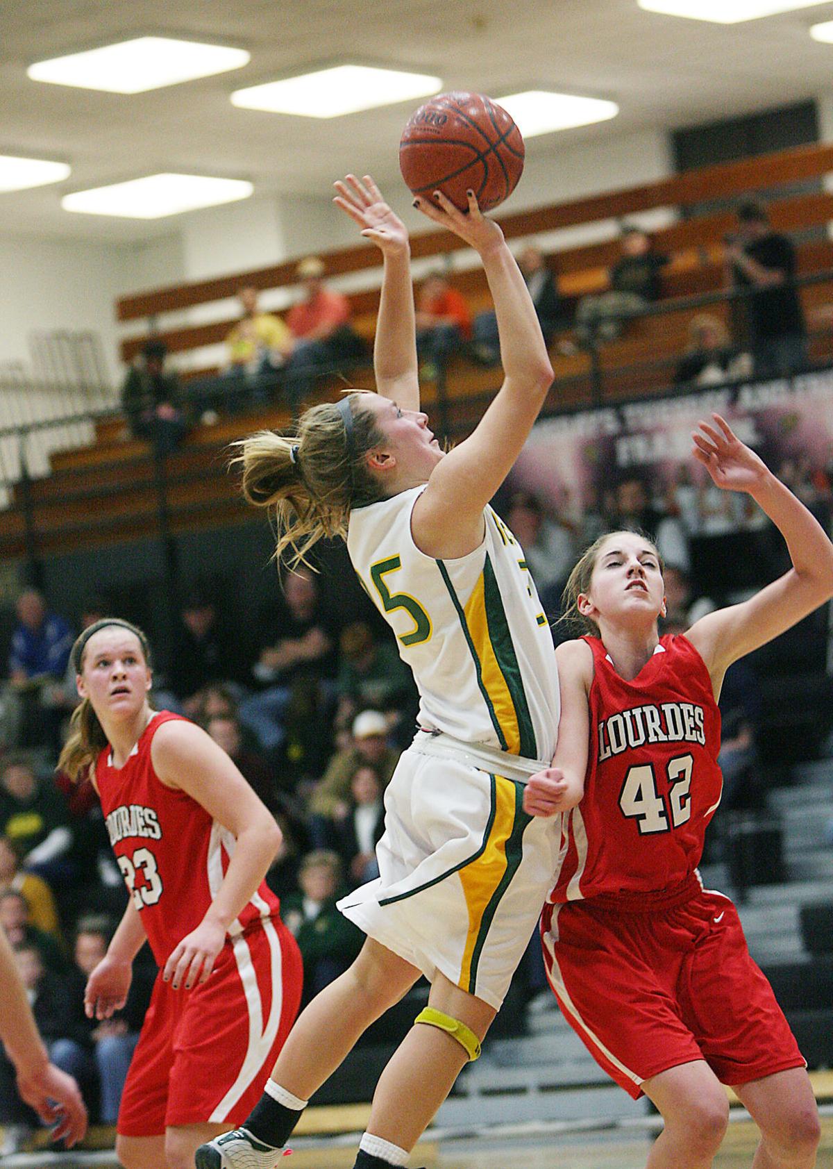 Girls Basketball Lourdes Does In Beaver Dam On The Boards
