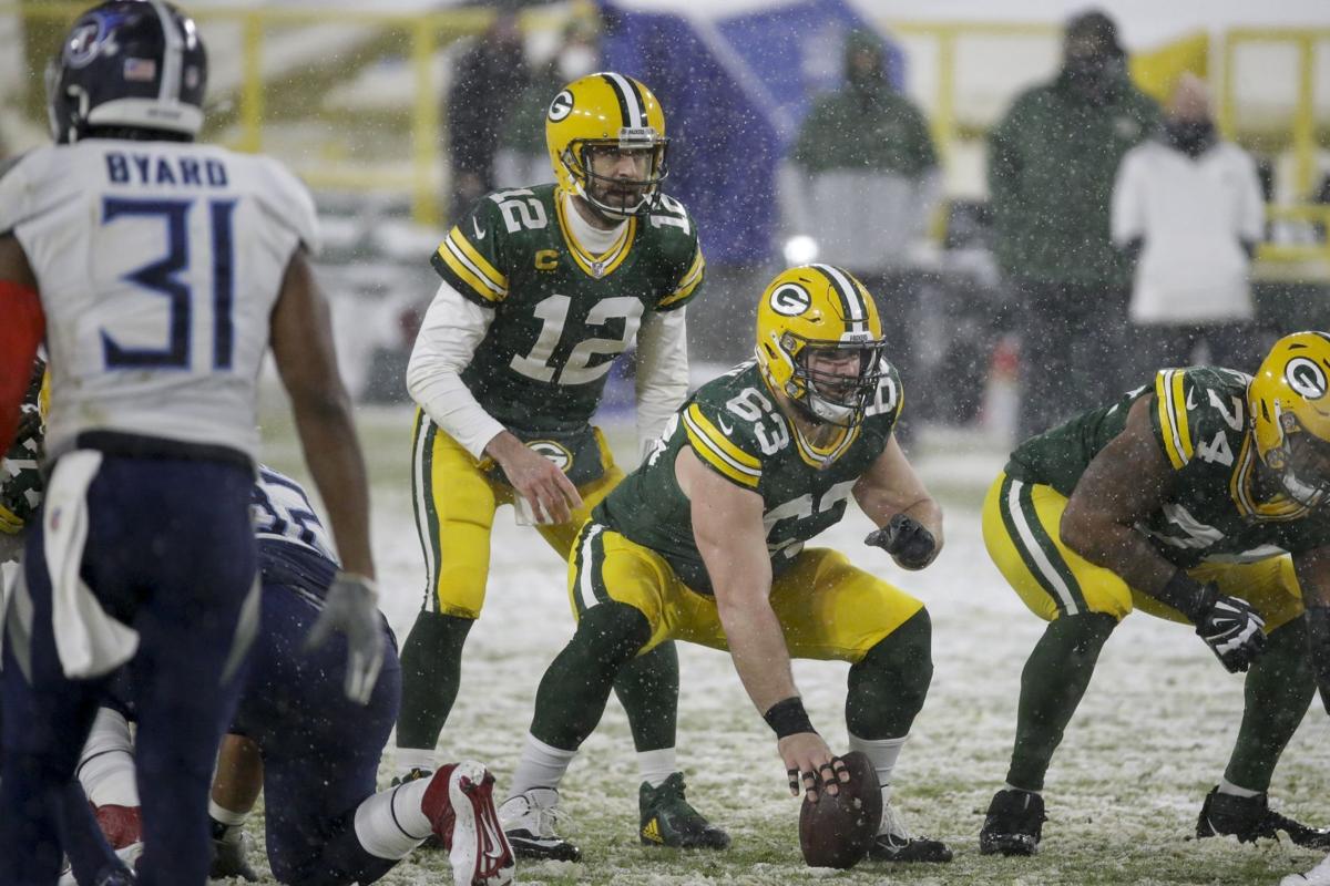 Photos: Green Bay Packers crush Tennessee Titans at snowy Lambeau Field –  Reading Eagle