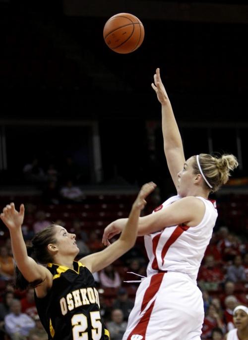 Tara Steinbauer Uw Women S Basketball Vs Uw Oshkosh Madison Com