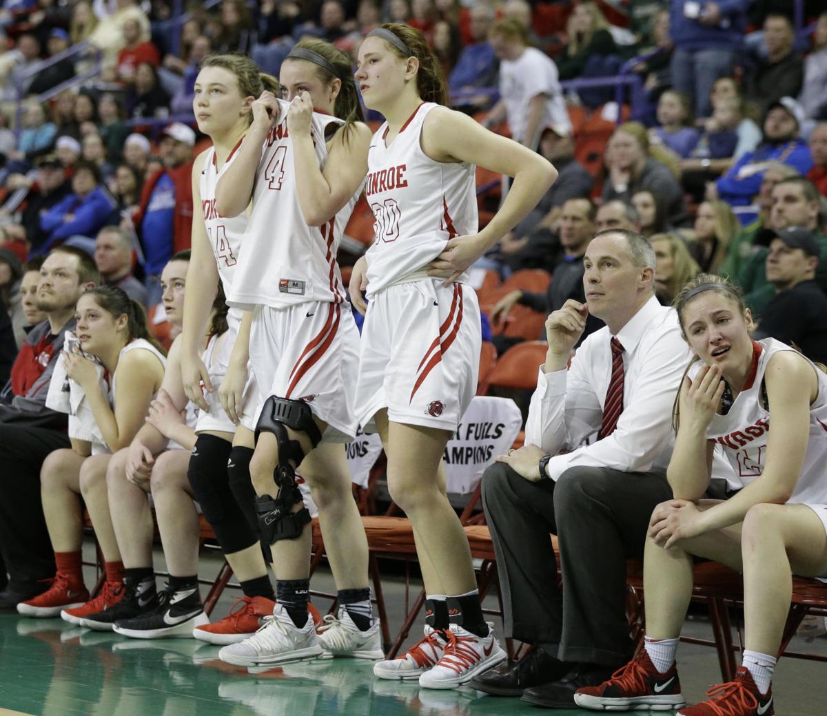 New Berlin Eisenhower S Record 3 Point Shooting Ousts Monroe In