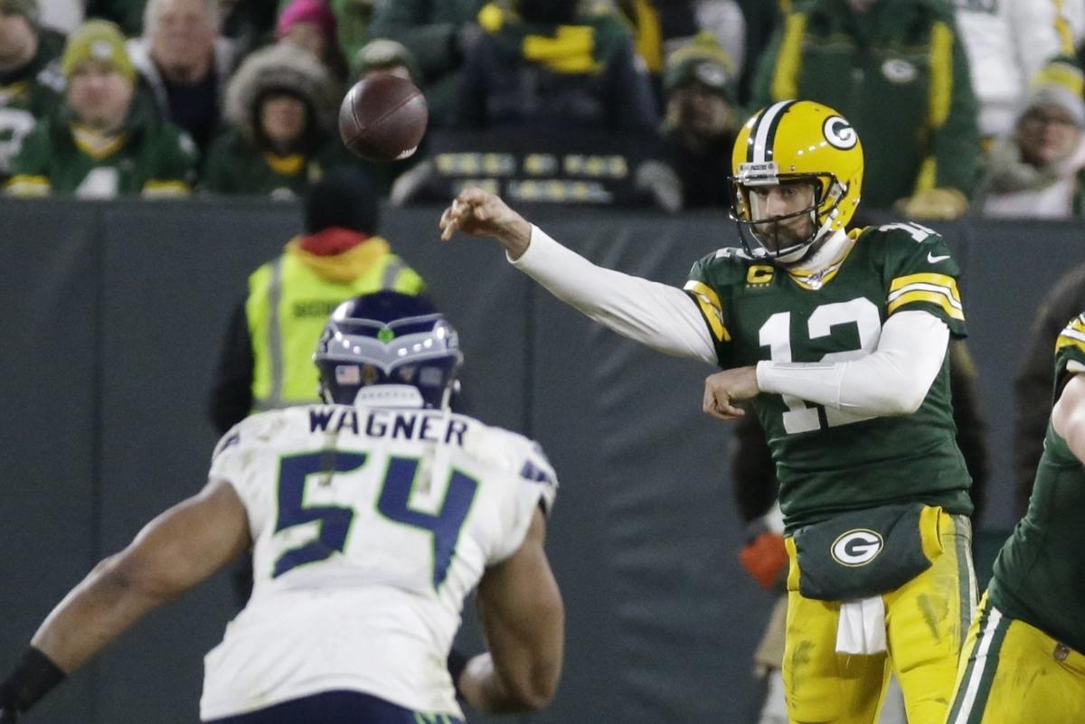 Marshawn Lynch pops into Packers locker room for jersey exchange with Aaron  Rodgers