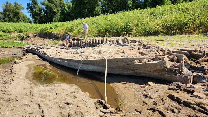 Sunken car pulled from Mississippi River three years after discovery