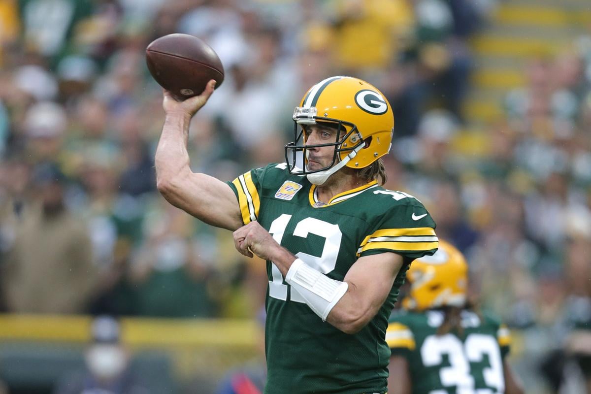 How Aaron Rodgers would look in our old Uniforms..thoughts? (via