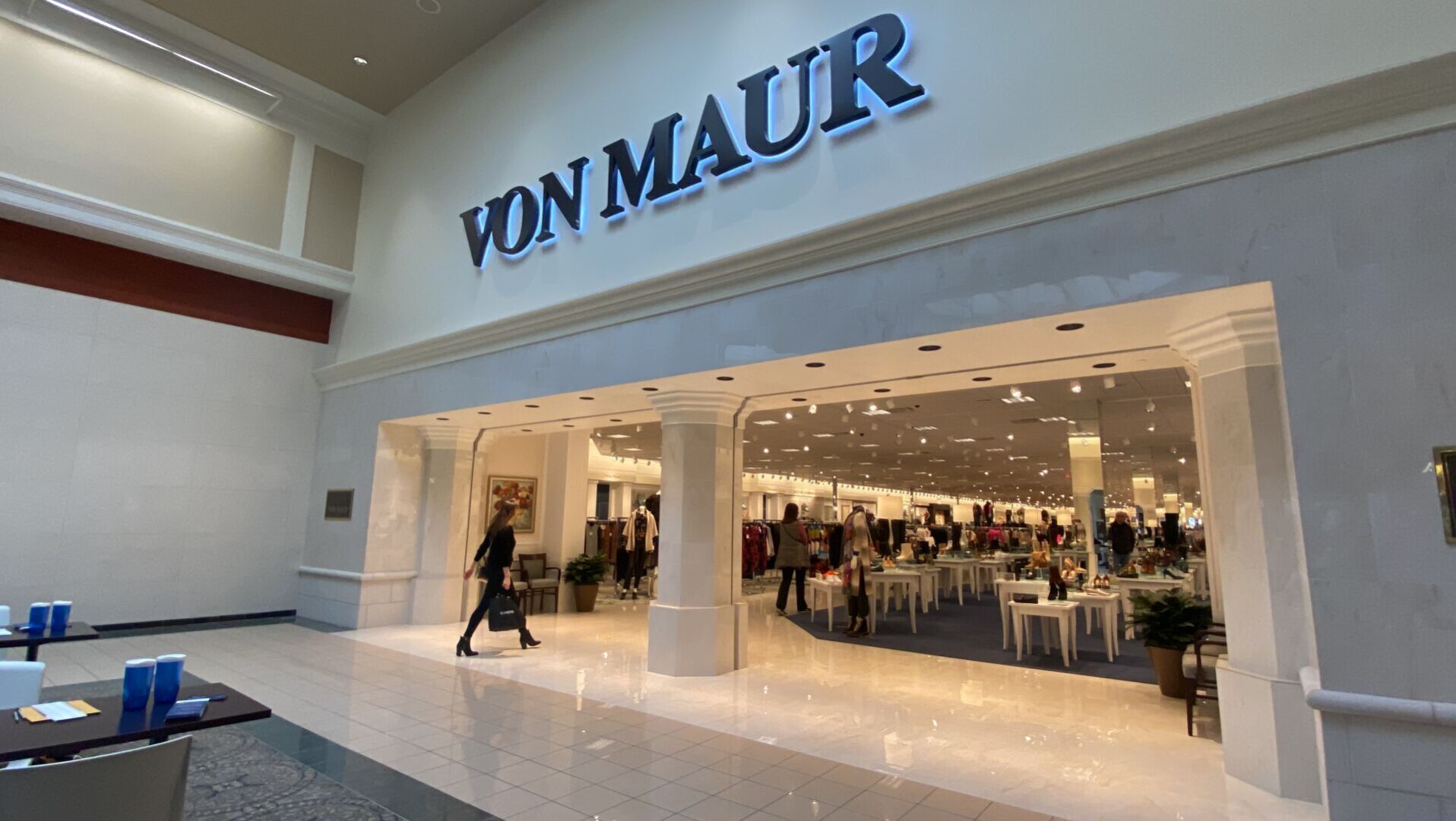 Von maur hot sale coach handbags