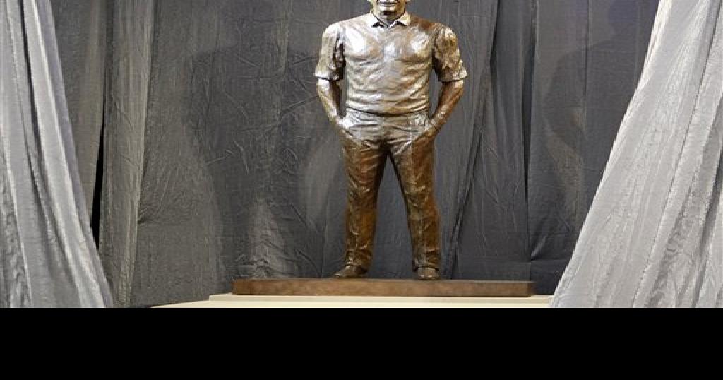 Bob Uecker Statue, Miller Park, Milwaukee, WI, Art - MapQuest