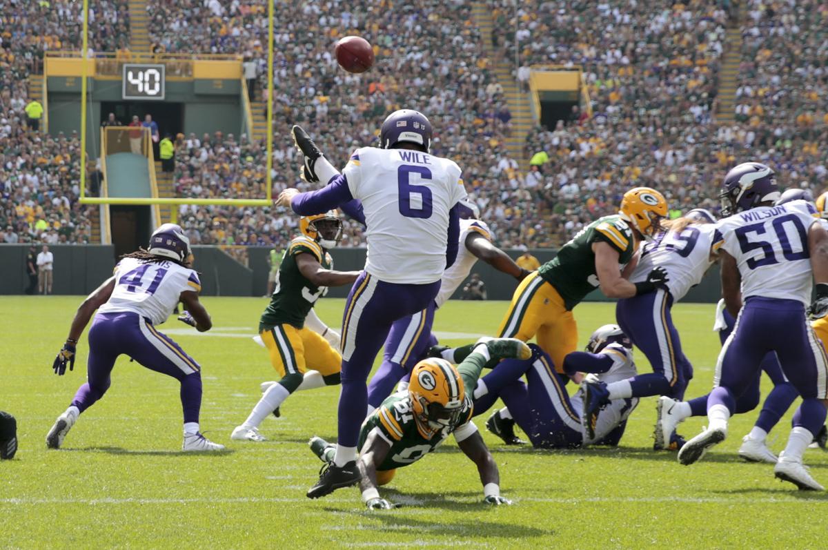 Fit To Be Tied Aaron Rodgers Toughs Out Knee Injury But Result Feels Closer To A Packers Loss Pro Football Madison Com