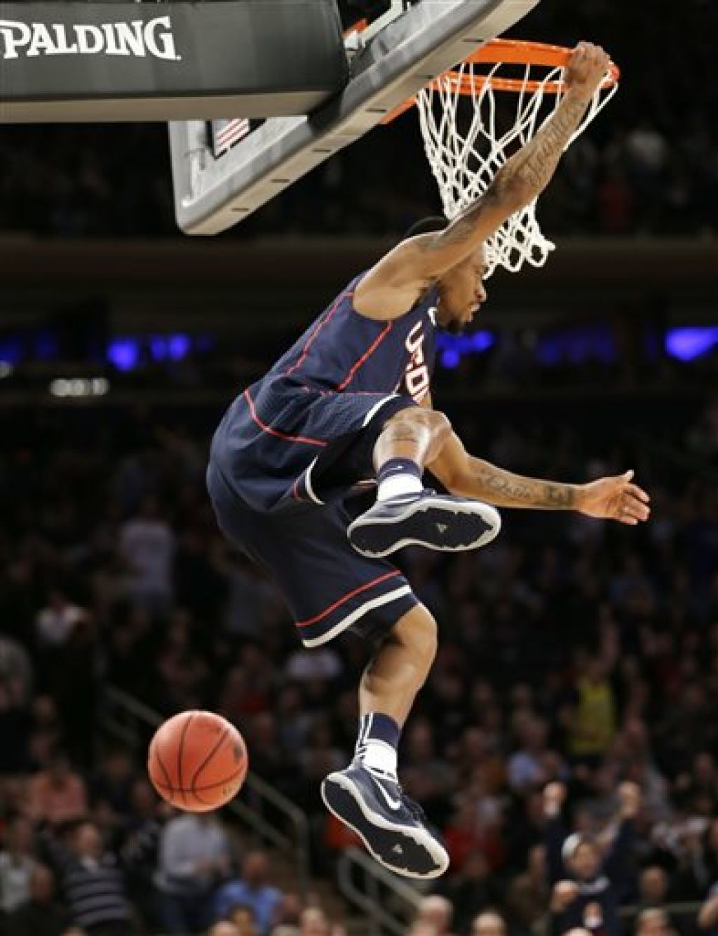 kemba walker dunk