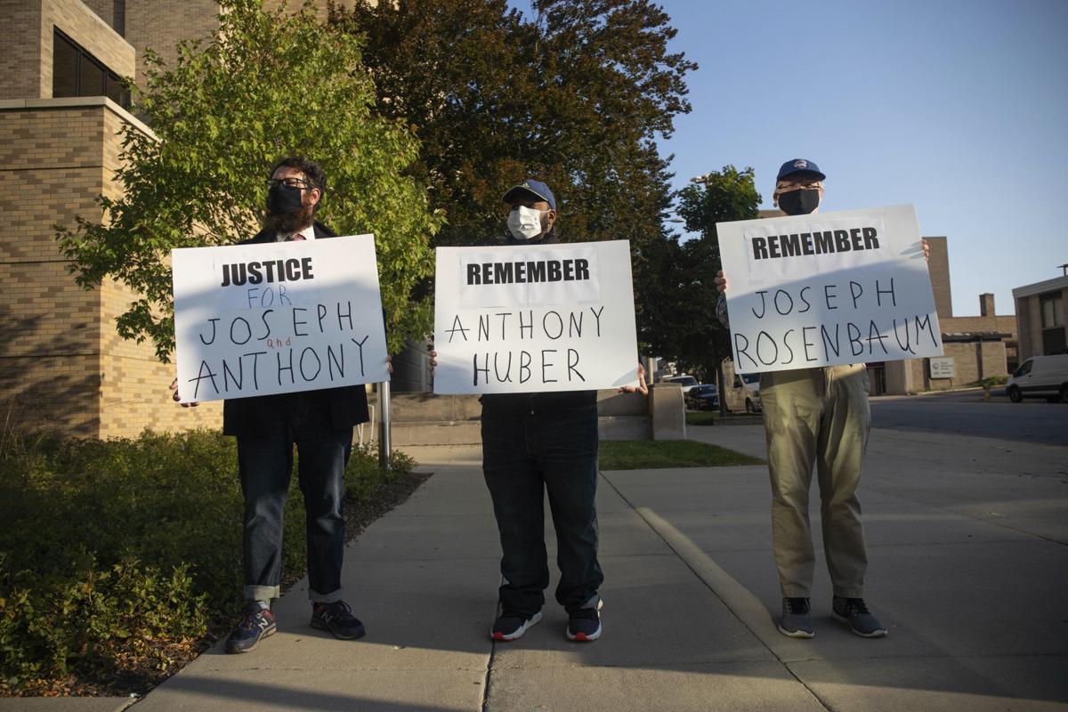 Illinois Teen Charged In Kenosha Protest Shootings Fights Extradition Oct 9 Hearing Set Crime Madison Com