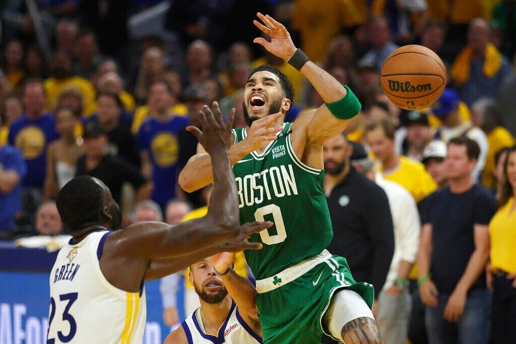 Celtics complete rare sweep of Pacers