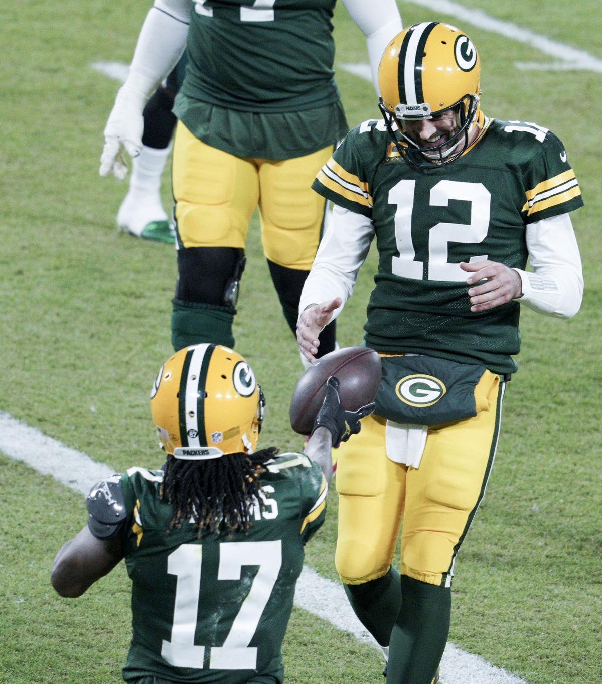 Davante Adams Gives Aaron Rodgers More Than His 400th Td Pass In Packers 30 16 Win Over Eagles Pro Football Madison Com