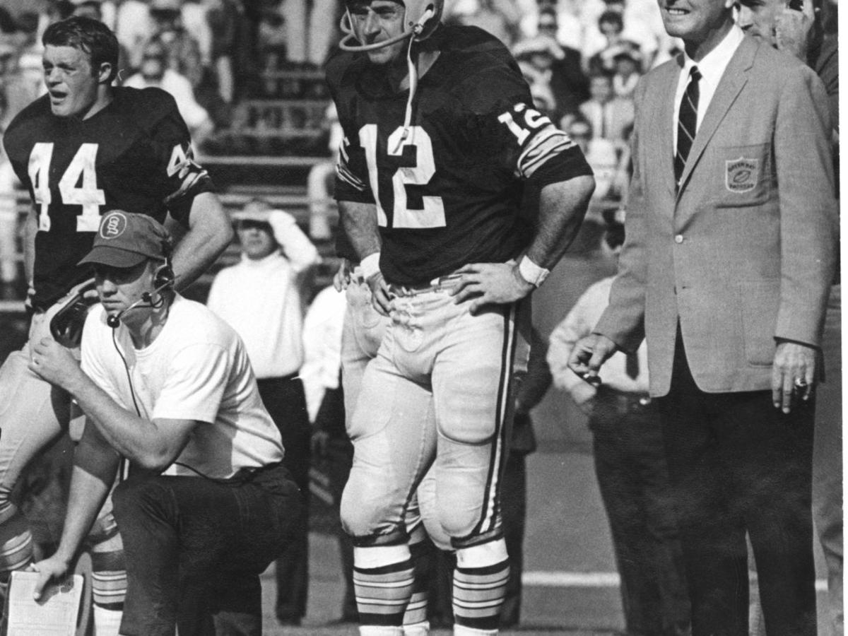 Former Packers To Wear No 12 Jersey Welcome Aaron Rodgers To The Fraternity Pro Football Madison Com
