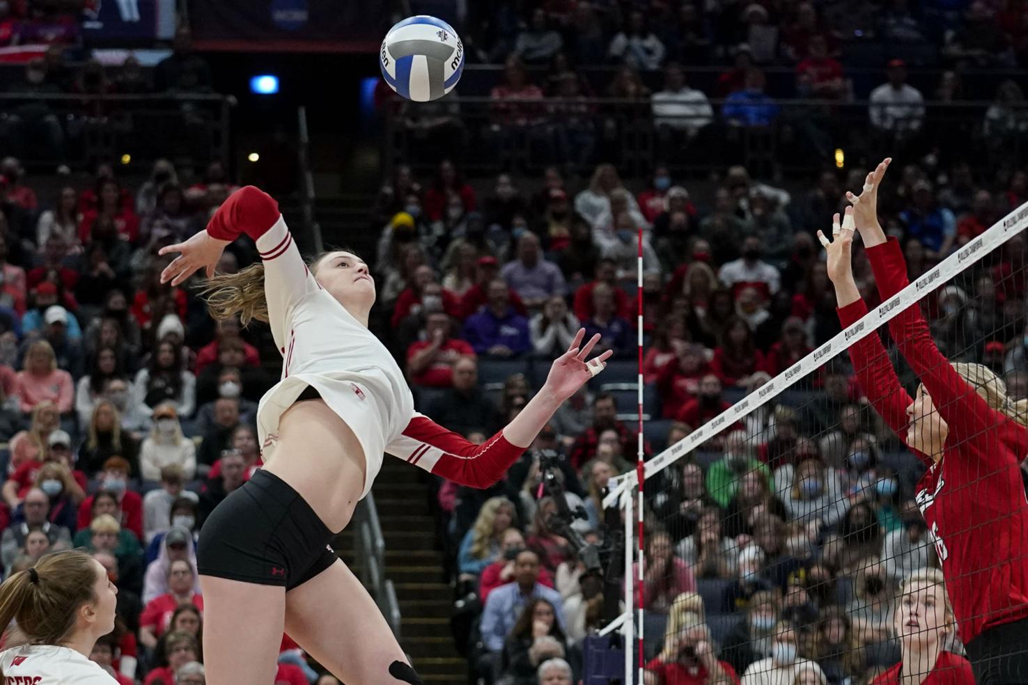 How Wisconsin volleyball great Sydney Hilley is exploring her pro