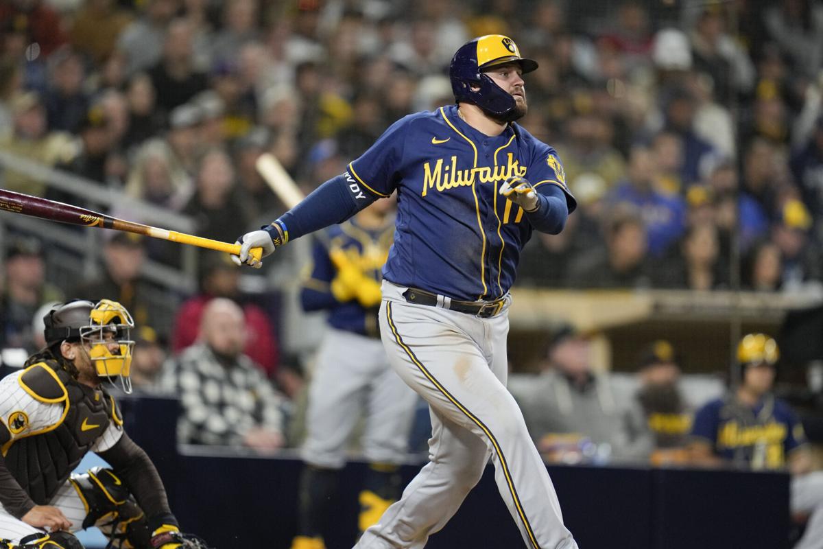 Rowdy Tellez lifts Brewers over Padres in series opener