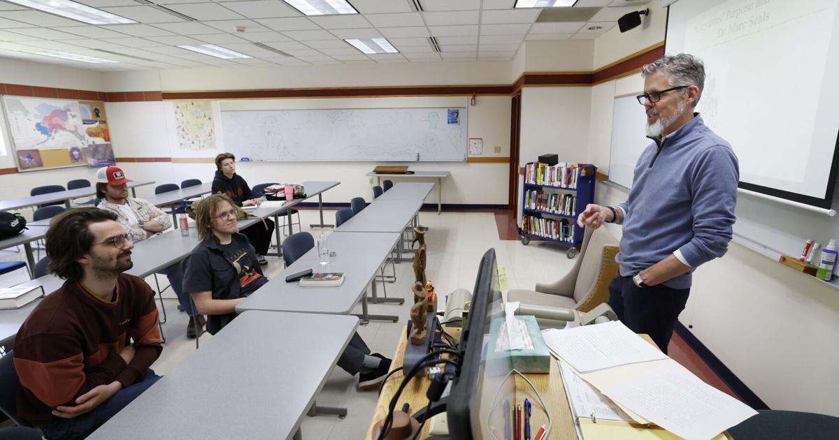 UW-Platteville ‘Boo-U’ branch campus closure stirs grief in Baraboo, Sauk County