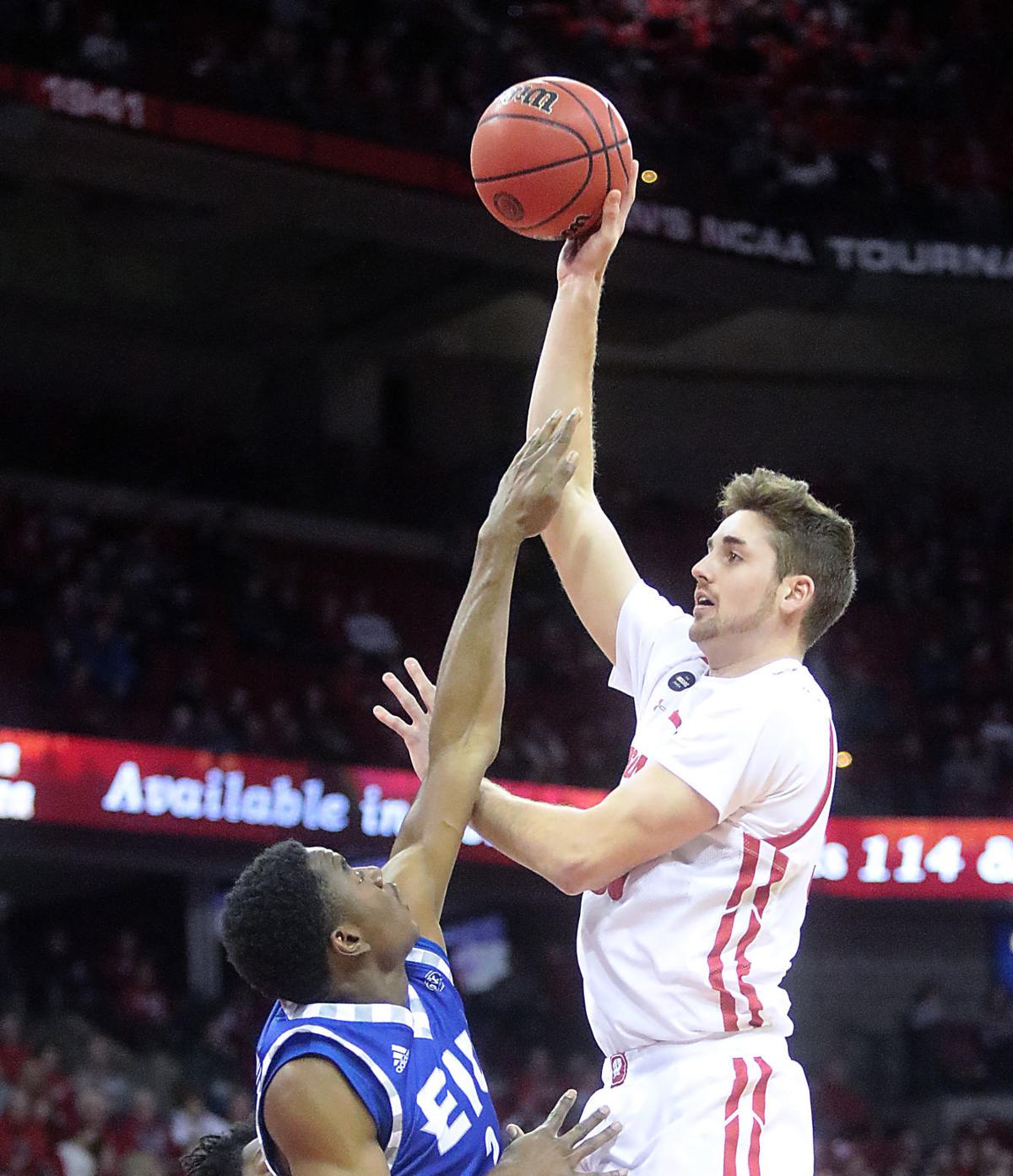 Wisconsin Badgers Offense Struggles In Win Over Eastern Illinois
