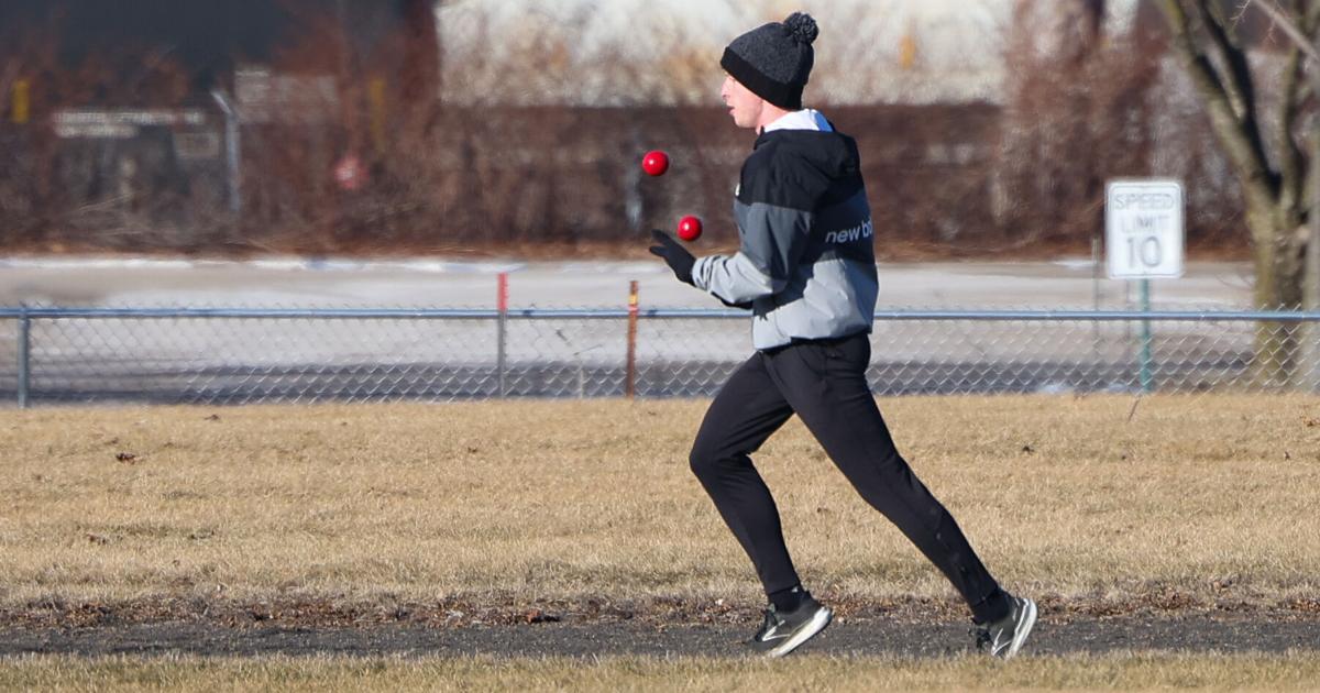 Wisconsin runner is a joggler: He juggles while jogging