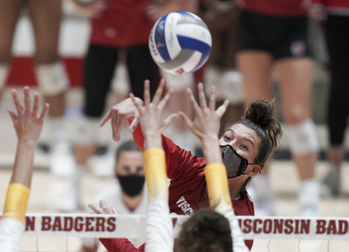 UW volleyball photo 4-4