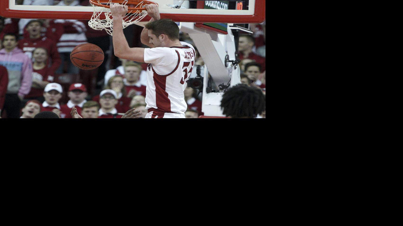 Fans Take To Twitter To Weigh In On Wisconsin Badgers Win Over