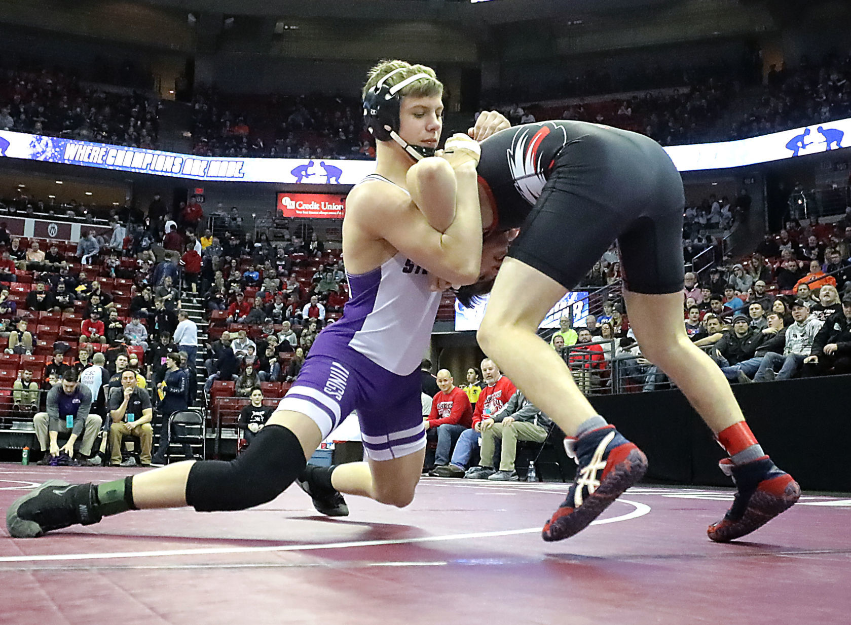 Stoughtons Hunter Lewis wins twice to move into WIAA Division 1 state wrestling semifinals