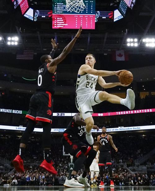 With Superstars Out Bucks Top Raptors To Be Last Undefeated Team In Nba Basketball Madison Com