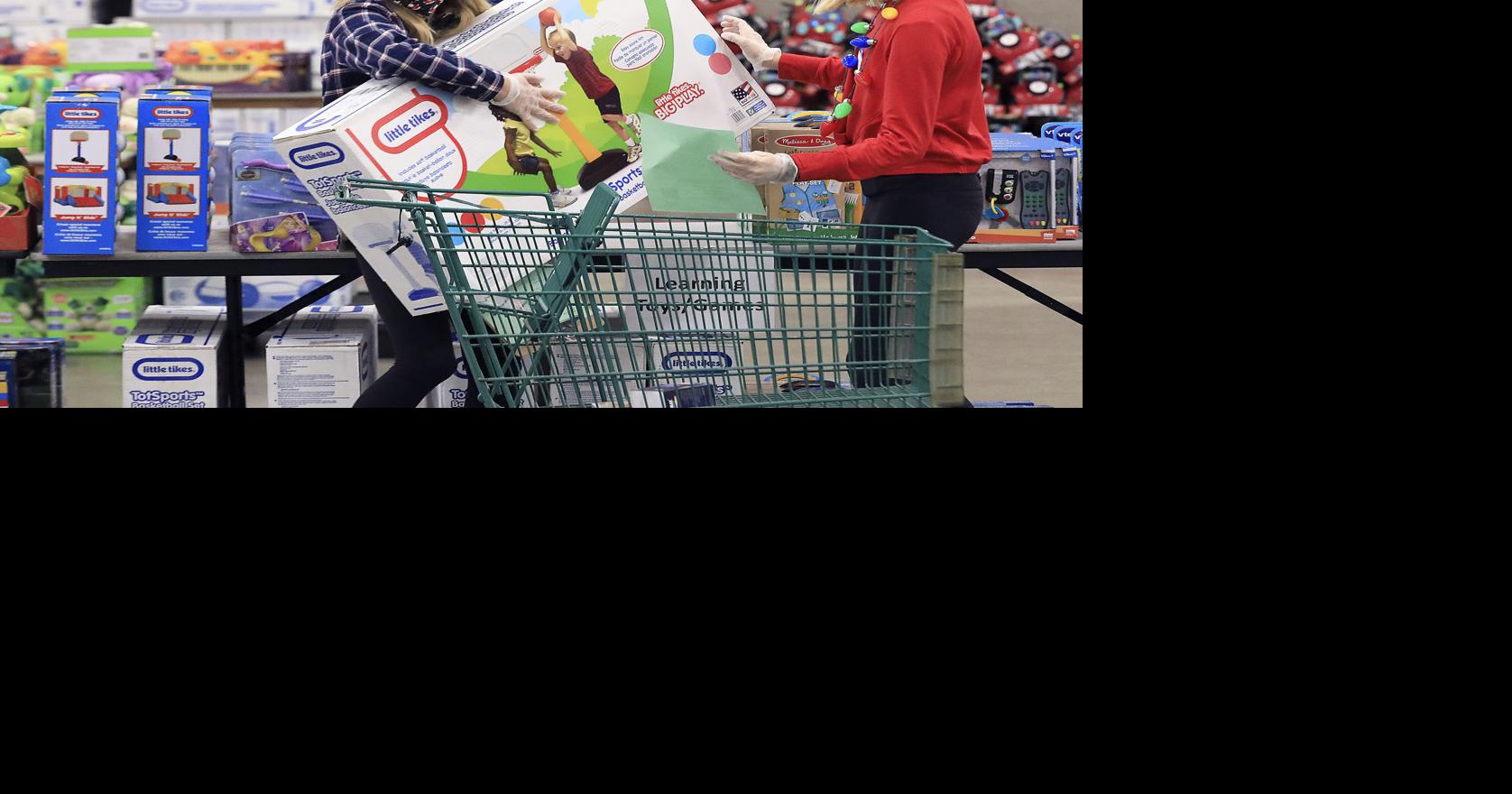Reynolds trucking helps Empty Stocking Club iwith toys