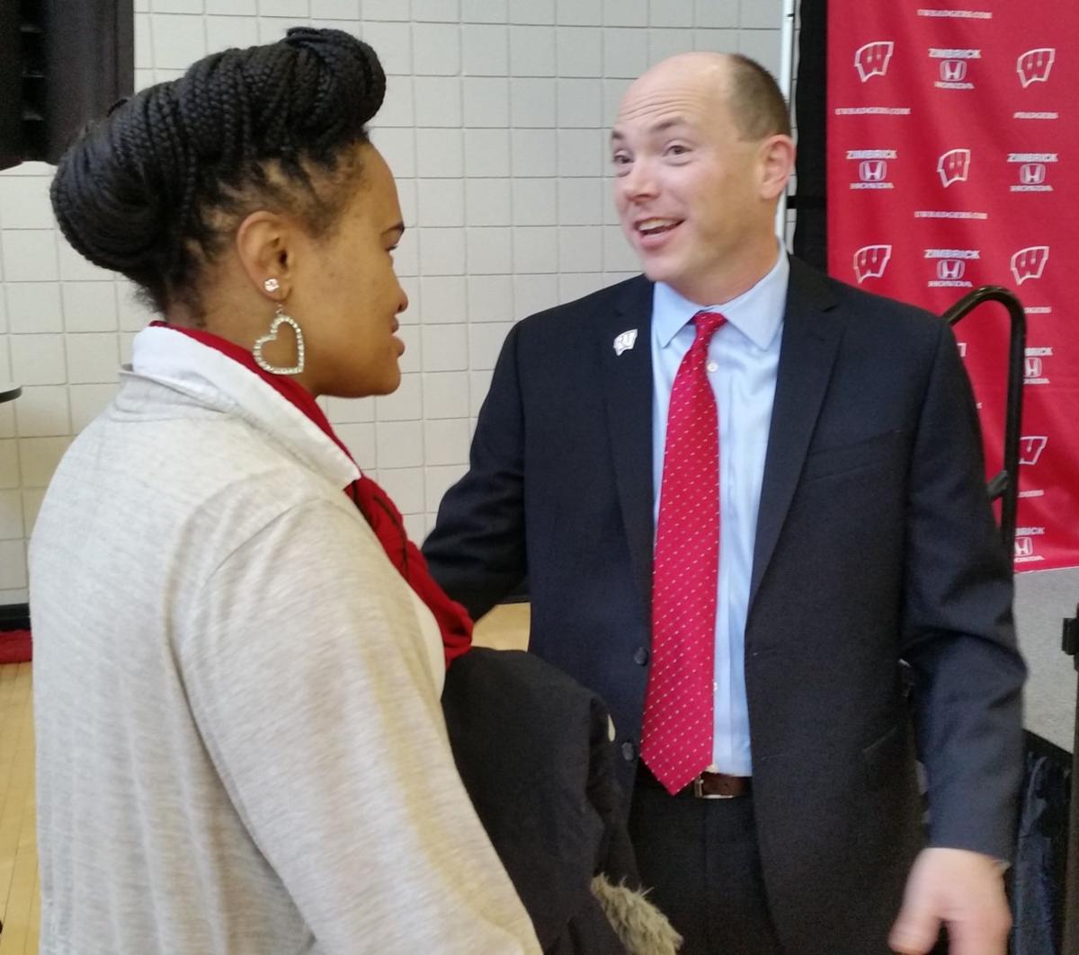 Badgers Women S Basketball Jonathan Tsipis Works To Mend Fences