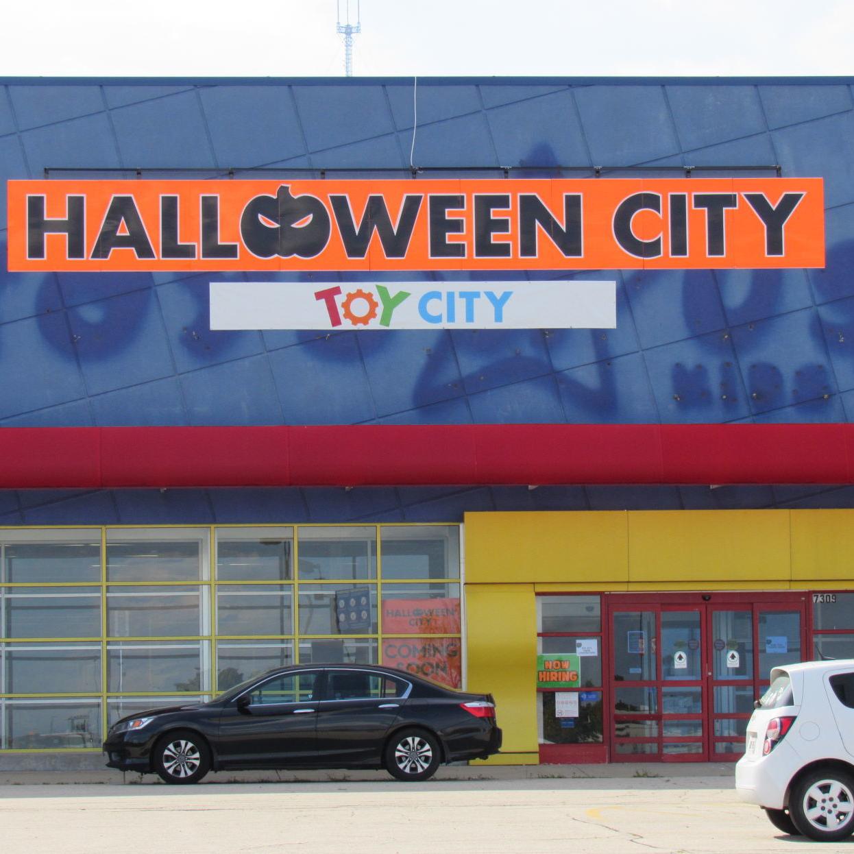 Former Toys R Us building to become pop up for Halloween and Former Toys R Us building to become pop up for Halloween and