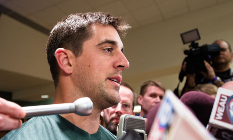 Aaron Rodgers signs five-year extension worth $110M