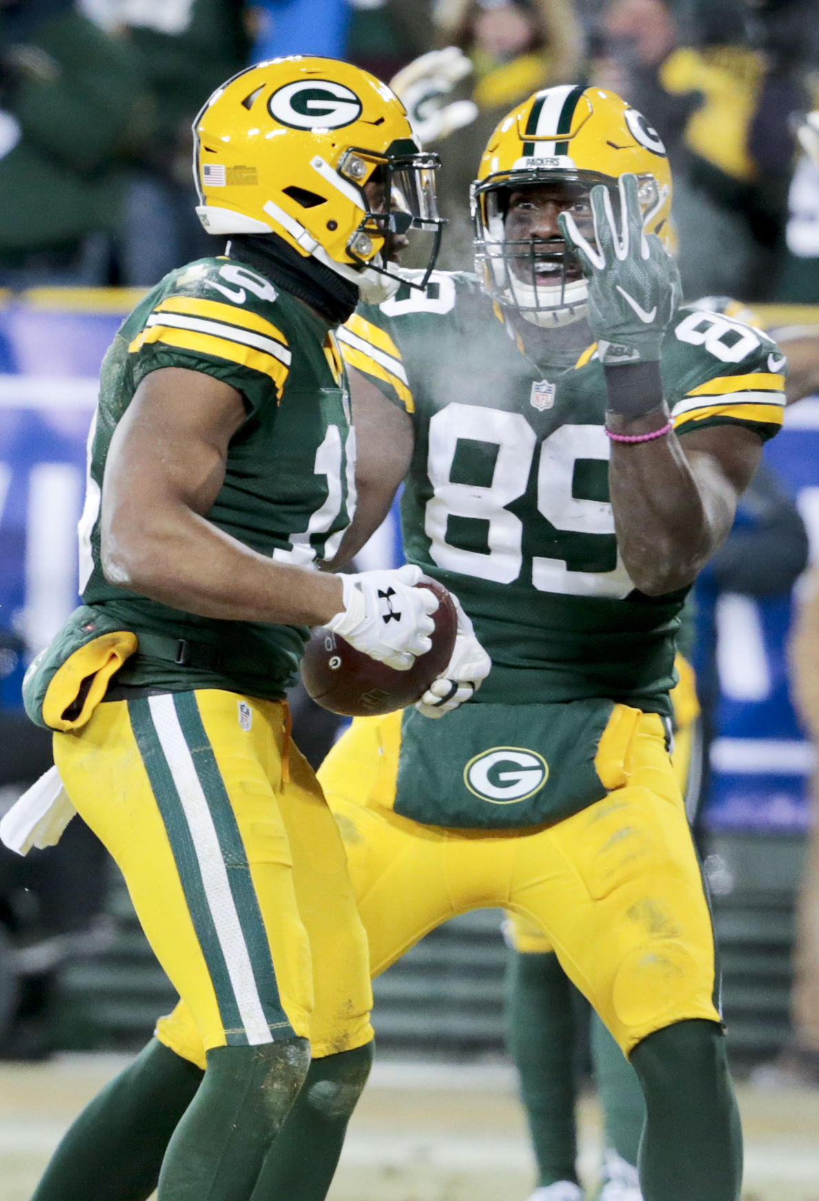 NFL wildcard round: New York Giants 13-38 Green Bay Packers – as