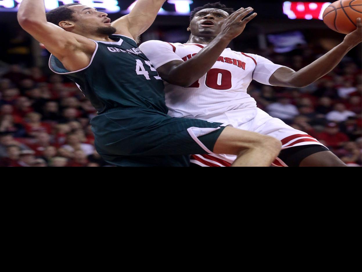 Badgers Men S Basketball Uw Builds Big Lead Holds Off Uw Green Bay Wisconsin Badgers Men S Basketball Madison Com