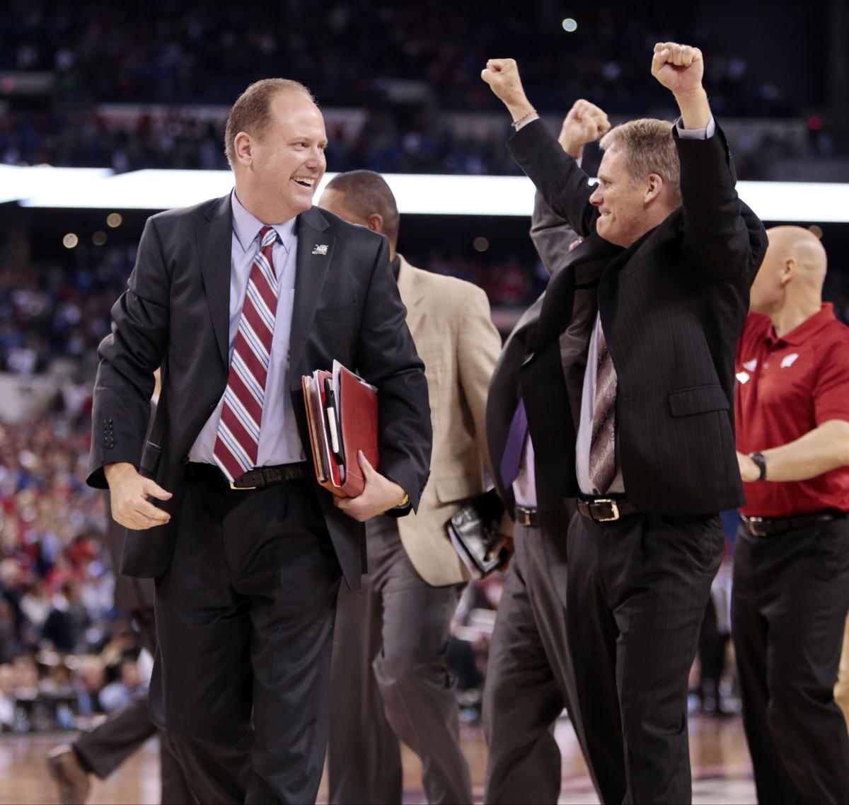 Badgers Men S Basketball Assistant Coach Gary Close Leaving Uw