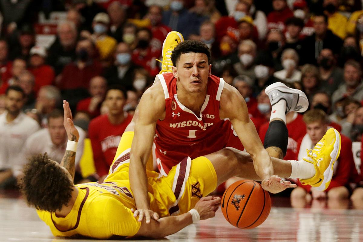 Wisconsin Badgers men's basketball: Johnny Davis leaves Nebraska game with  injury after flagrant foul - Bucky's 5th Quarter